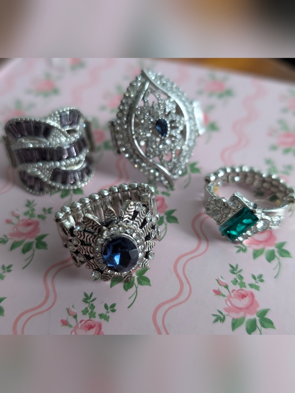NEW 4 Ring Lot Crystal Bling Rings Stretch Rings W/Color Stones Rings